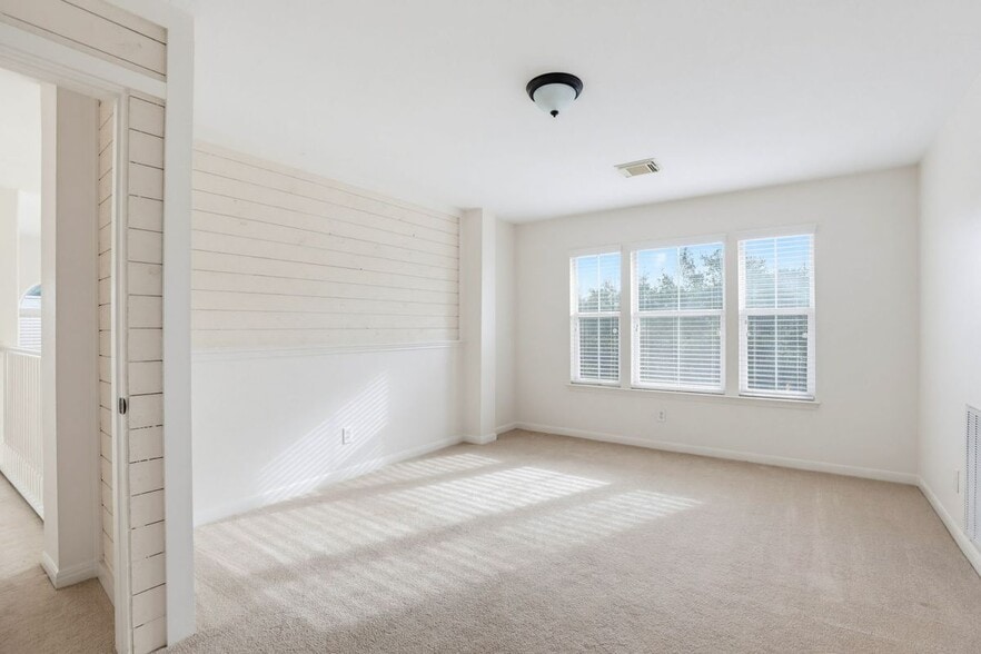 Building Photo - 119 Baythorne