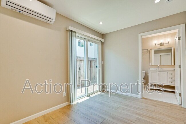 Building Photo - 368 Camille Ct