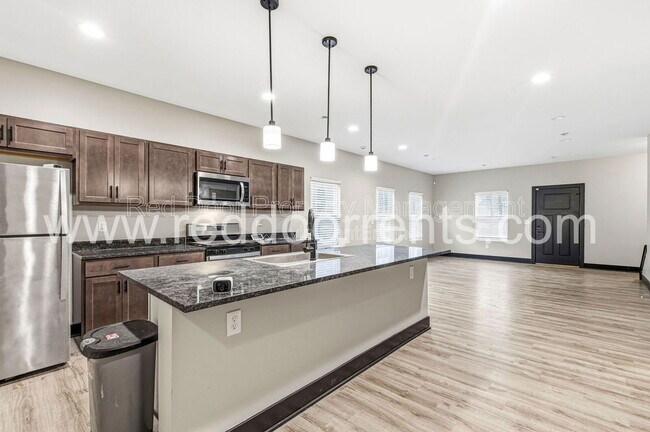 Building Photo - 416 Eastern Ave