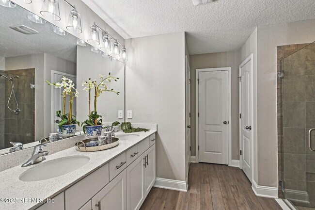 Building Photo - 3034 Oak Stream Dr