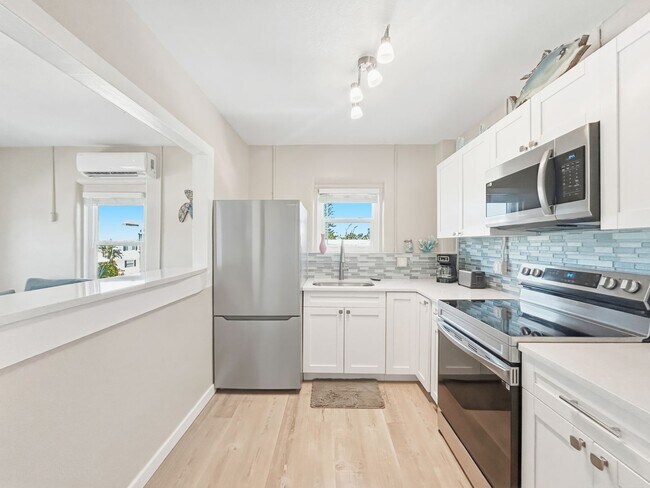 Building Photo - 14135 Palm St