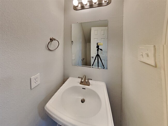 Building Photo - 6303 Tall Canyon Ct