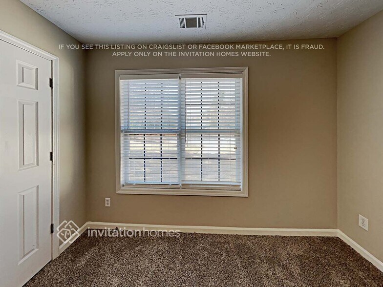 Building Photo - 70 Eastwood Forest