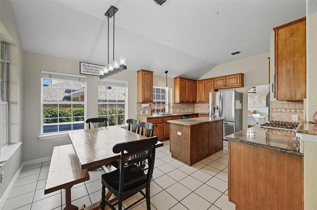 Building Photo - 2208 Cheshire Dr
