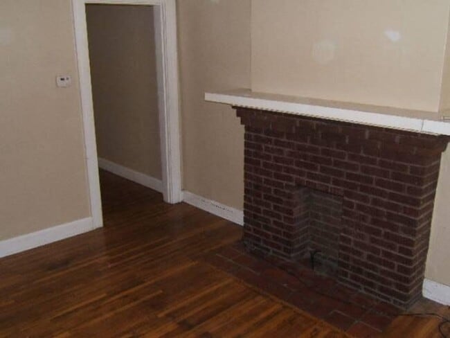 Building Photo - 2535 Deming Ave