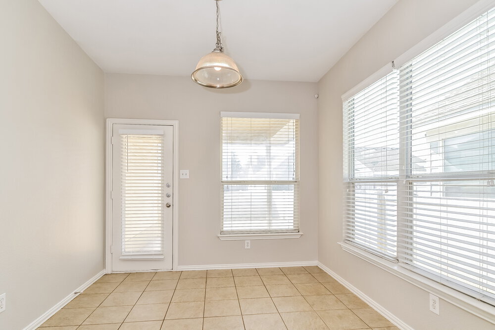 Building Photo - 1116 Oakcrest Dr