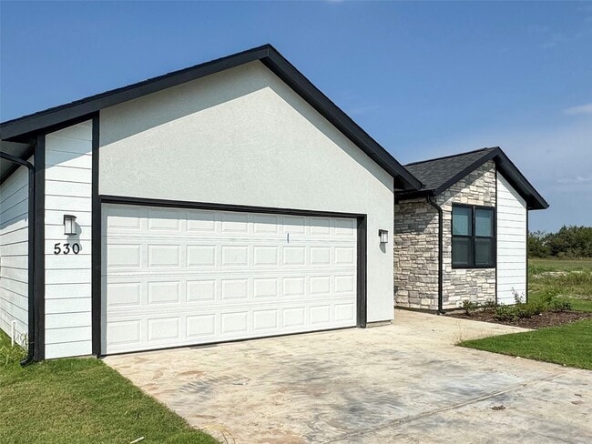 Building Photo - 530 Lucy Rd