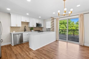 Building Photo - 720 Shaw Ave