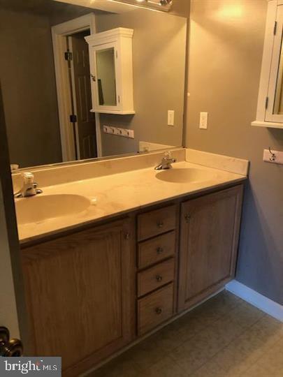 Building Photo - 28480 Pinehurst Cir