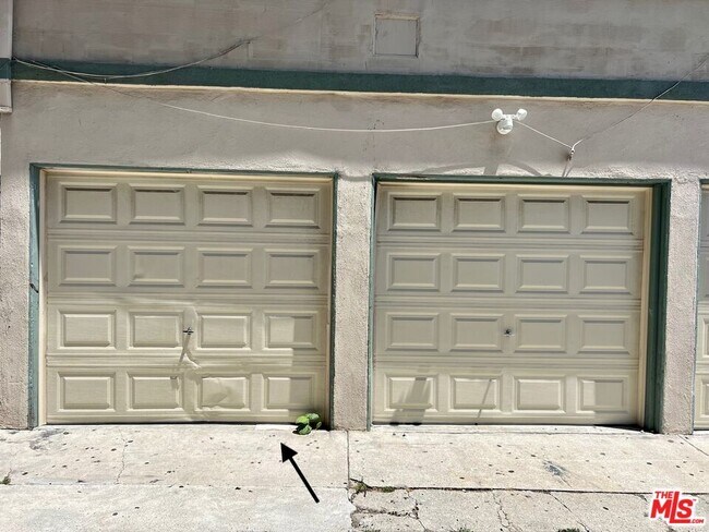 Building Photo - 10303 Palms Blvd