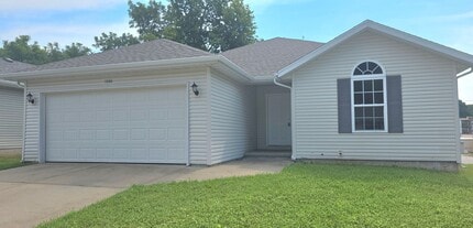 Building Photo - 3 Bedroom 2 Baths, Close to MSU!  $1395!