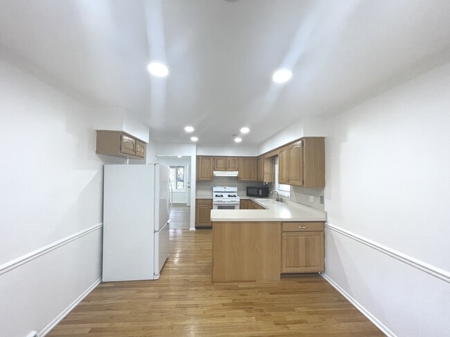 Building Photo - 1005 Cardinal Ln