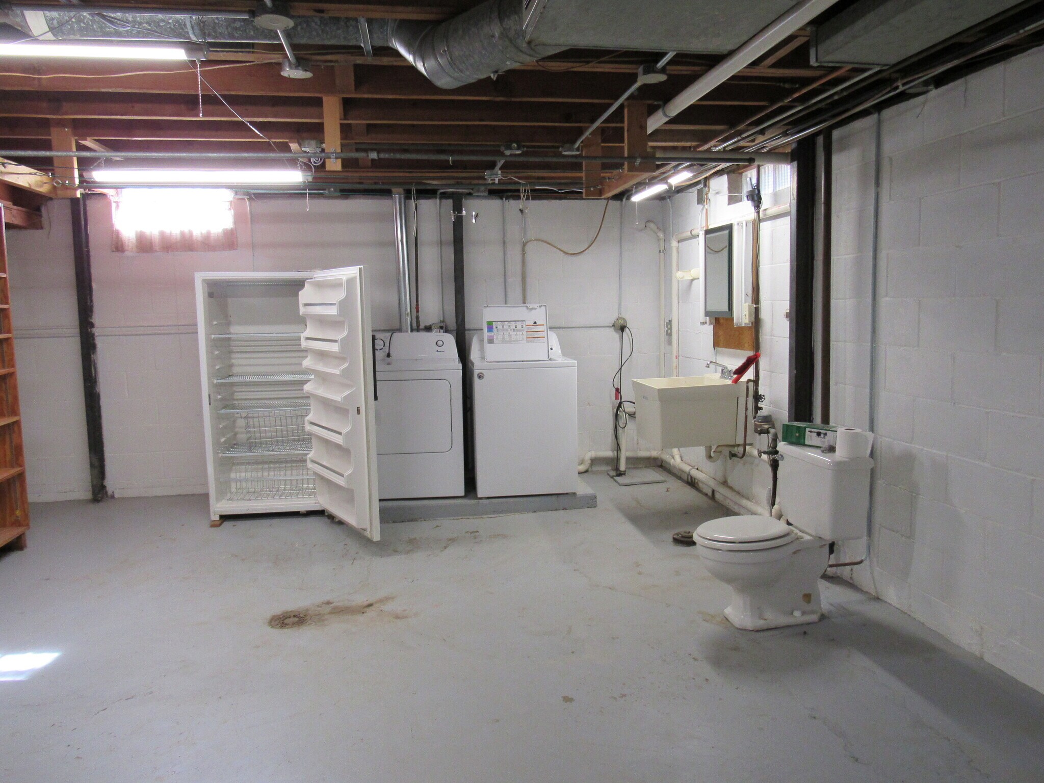 Building Photo - 1605 Broadlawn Ave