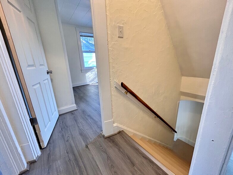 Building Photo - 108 Karns Ave