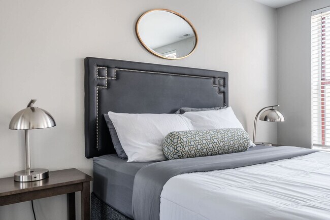 Building Photo - 615 N East St