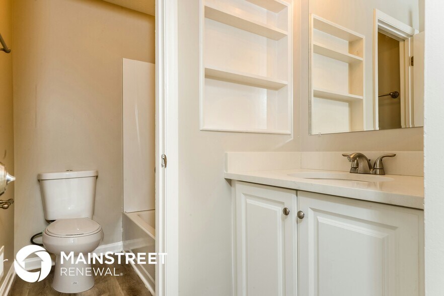 Building Photo - 8150 Flamingo Dr