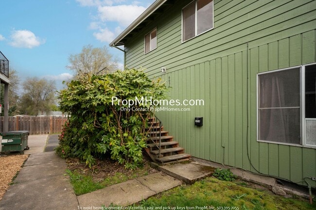 Building Photo - Updated Second-Story Two Bedroom Home In Beaverton!
