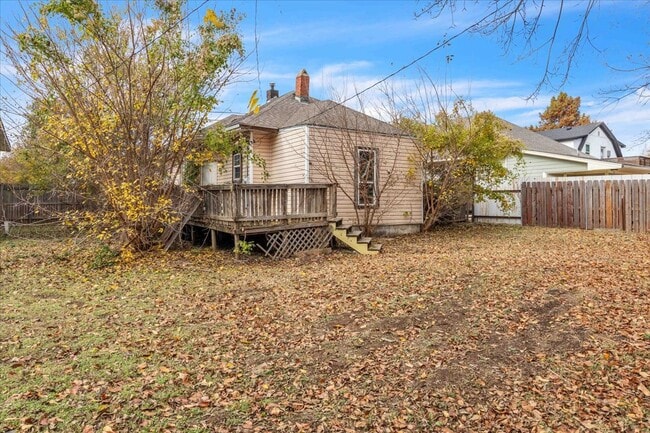 Building Photo - 913 S Hoff Ave