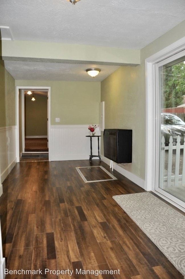 Building Photo - 3 br, 2 bath House - 1310 N. B Street