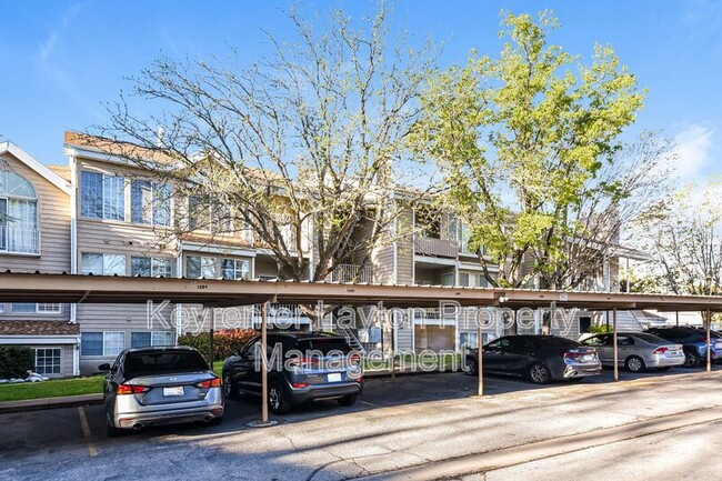 Building Photo - 650 S Main St