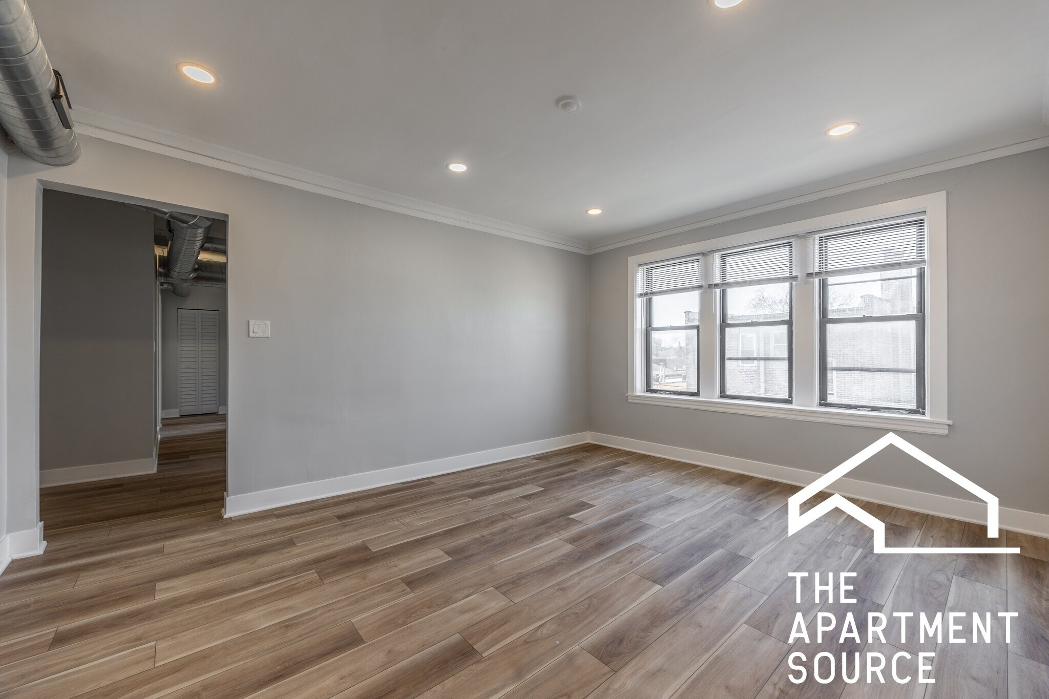 Building Photo - 6148 N Francisco Ave