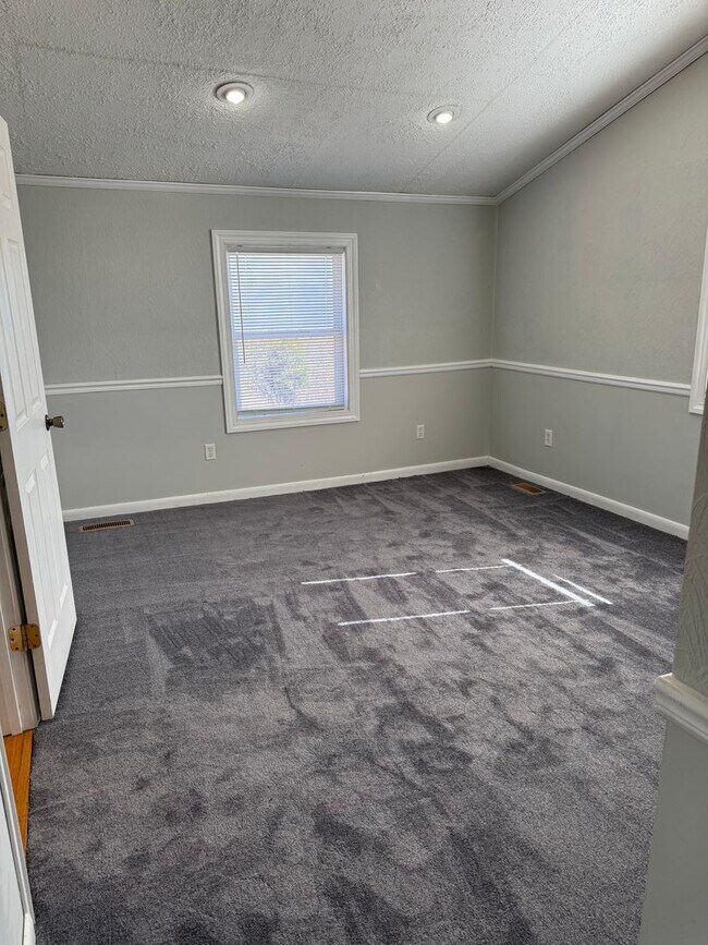 Building Photo - Spacious 4-Bedroom Rural Home on Private Acreage