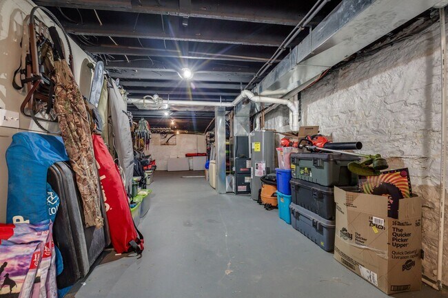 Building Photo - STUNNING Benton Park Townhome