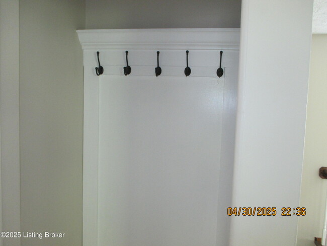 Building Photo - 4761 Shenandoah Dr