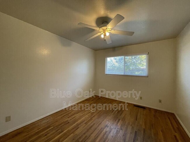 Building Photo - 6 Begonia Ln