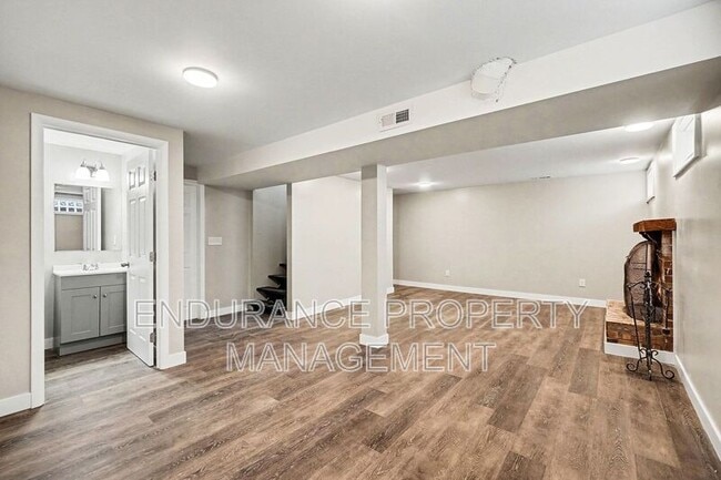 Building Photo - 334 Hyde Park Dr