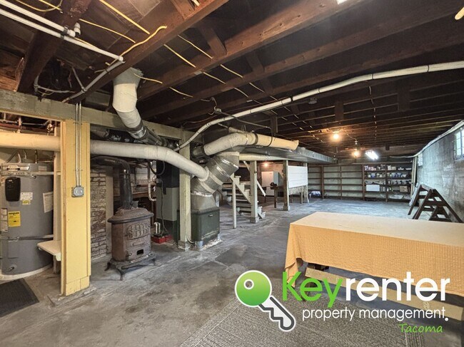 Building Photo - Spacious Craftsman in Lincoln District wit...