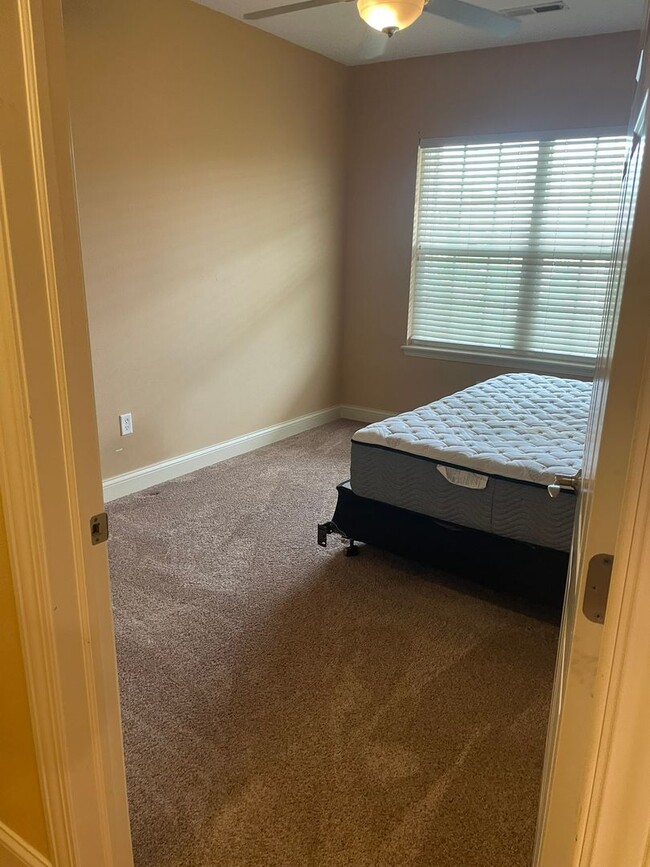 Building Photo - AVAILABLE NOW!!!  Beautiful 2 bedroom, 2 b...