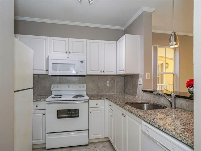 Building Photo - 5045 Fairways Cir