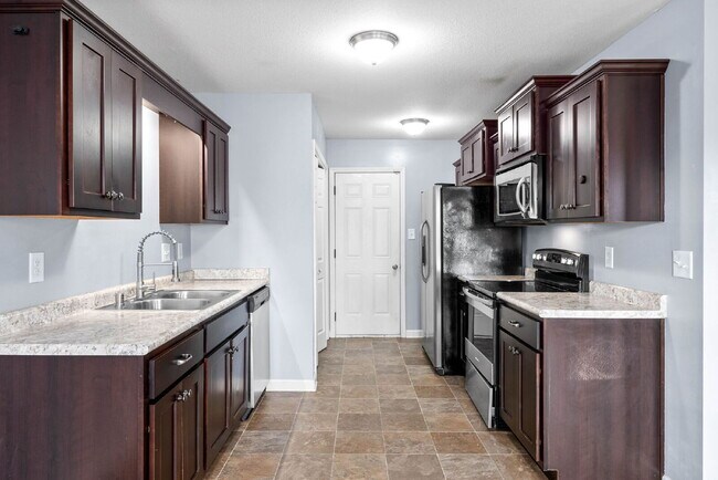 Building Photo - RANCH with huge, fenced yard on a corner lot!! Minutes to Fort Campbell, I-24, Clarksville, and a...