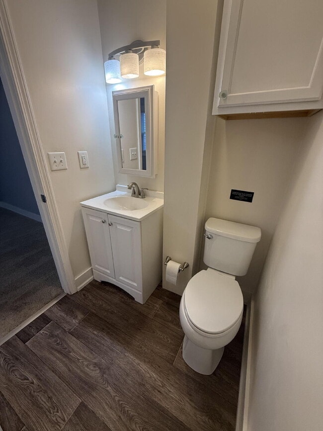 Building Photo - 2 bedroom, 1 bathroom House deep in the heart of the Highlands.
