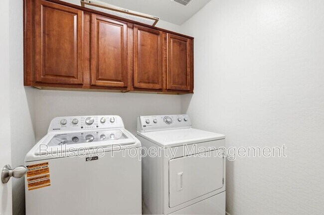 Building Photo - 21069 N Jocelyn Ln