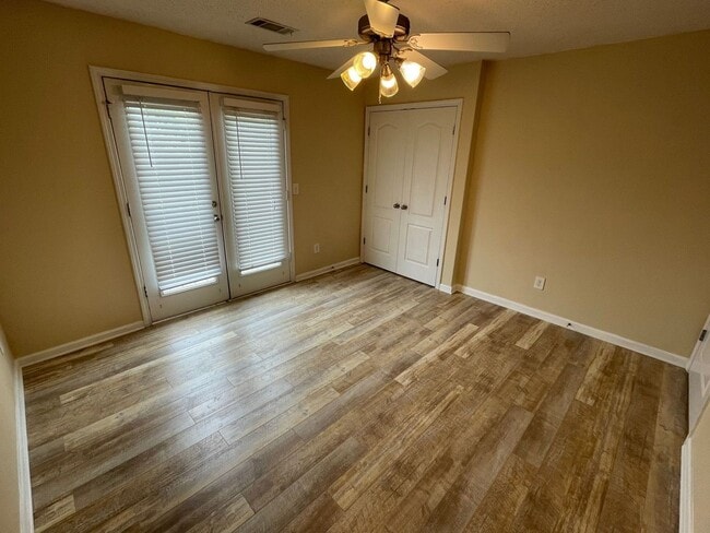 Building Photo - PRE-LEASING FOR AUGUST 2026! LIMITED TIME ...