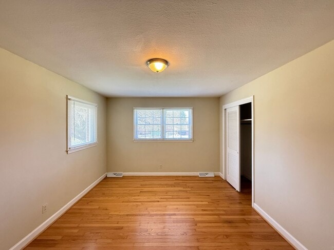 Building Photo - 831 Delmonte Dr NW