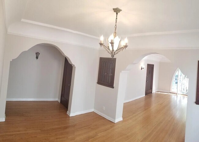 Building Photo - 341 N Curson Ave