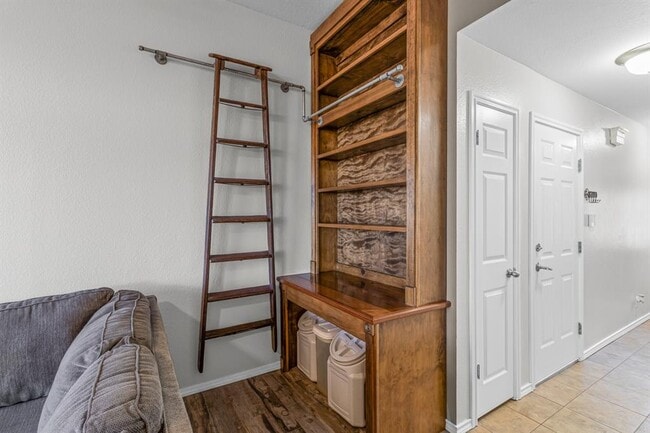 Building Photo - 1318 Settlers Valley Dr