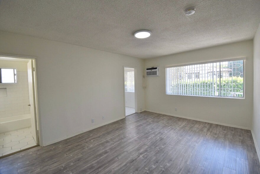 Building Photo - 11204 Peach Grove St