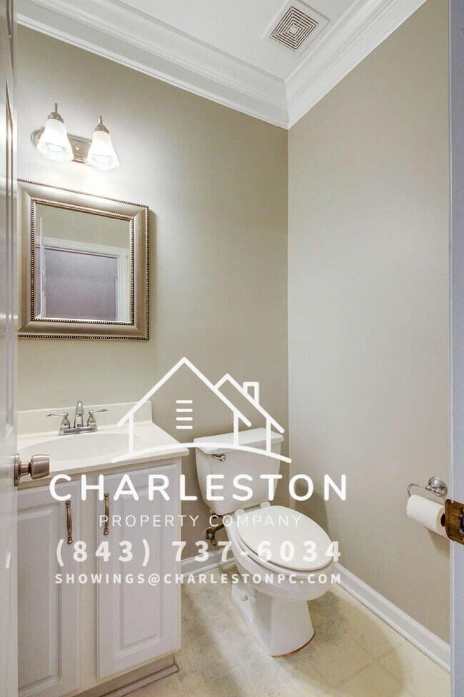 Building Photo - 6040 Fieldstone Cir