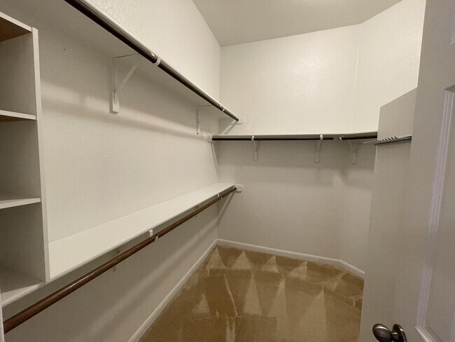 Building Photo - 1371 Stone Rim Loop