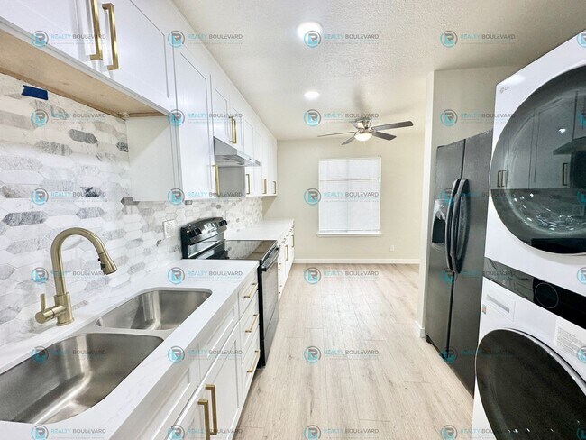 Building Photo - 2-Bedroom Condo with Modern Upgrades
