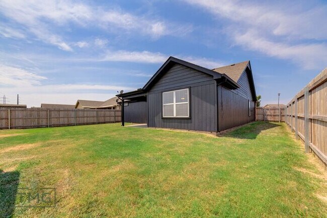 Building Photo - Open House 8/1/24 4pm-5pm! Great 3/2/2 in Owasso’s Lake Valley!