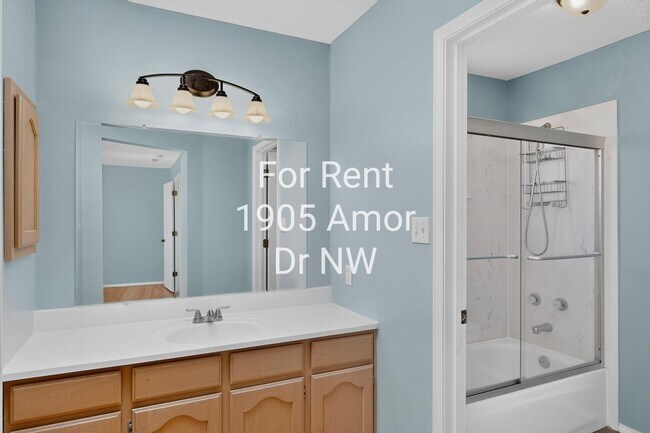 Building Photo - 1905 Amor Dr NW