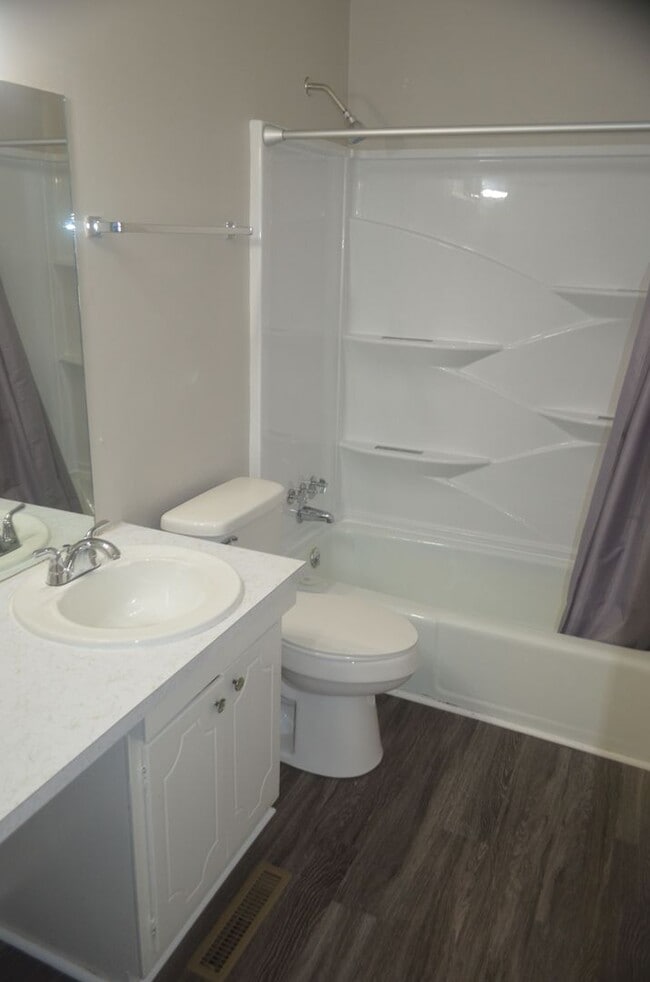 Building Photo - Updated 2BR/1.5BA Condo Near Stratford Rd