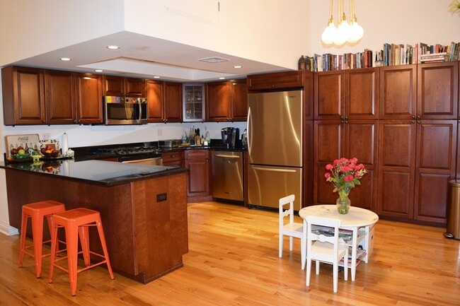 Building Photo - 25 Murray St