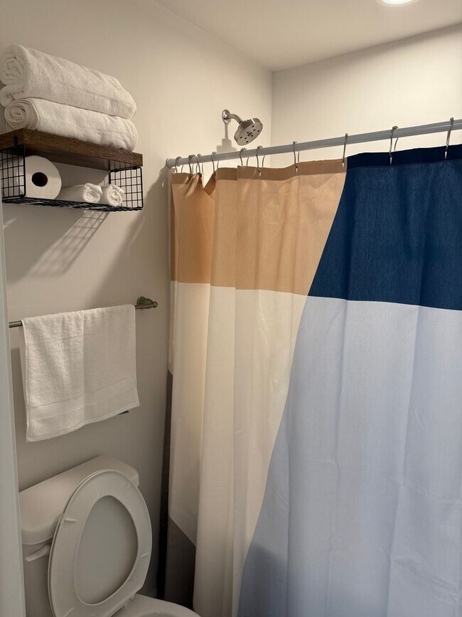 Building Photo - Charming 3BR Duplex in Charlotte