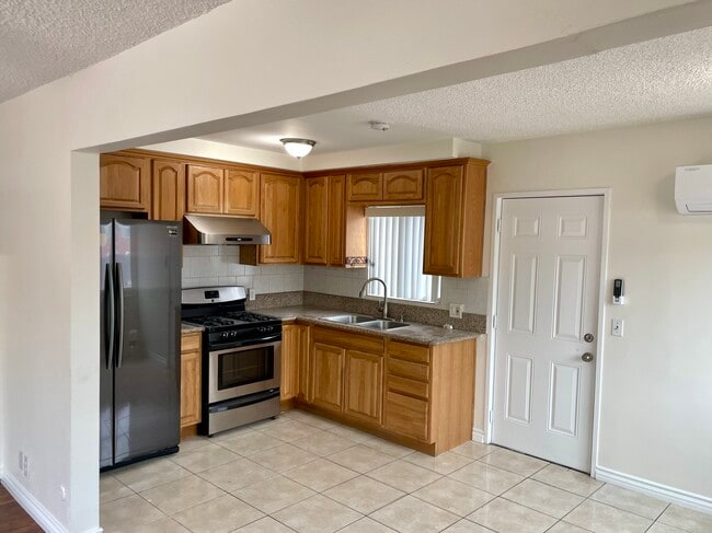 Building Photo - 4553 Huntington Dr N